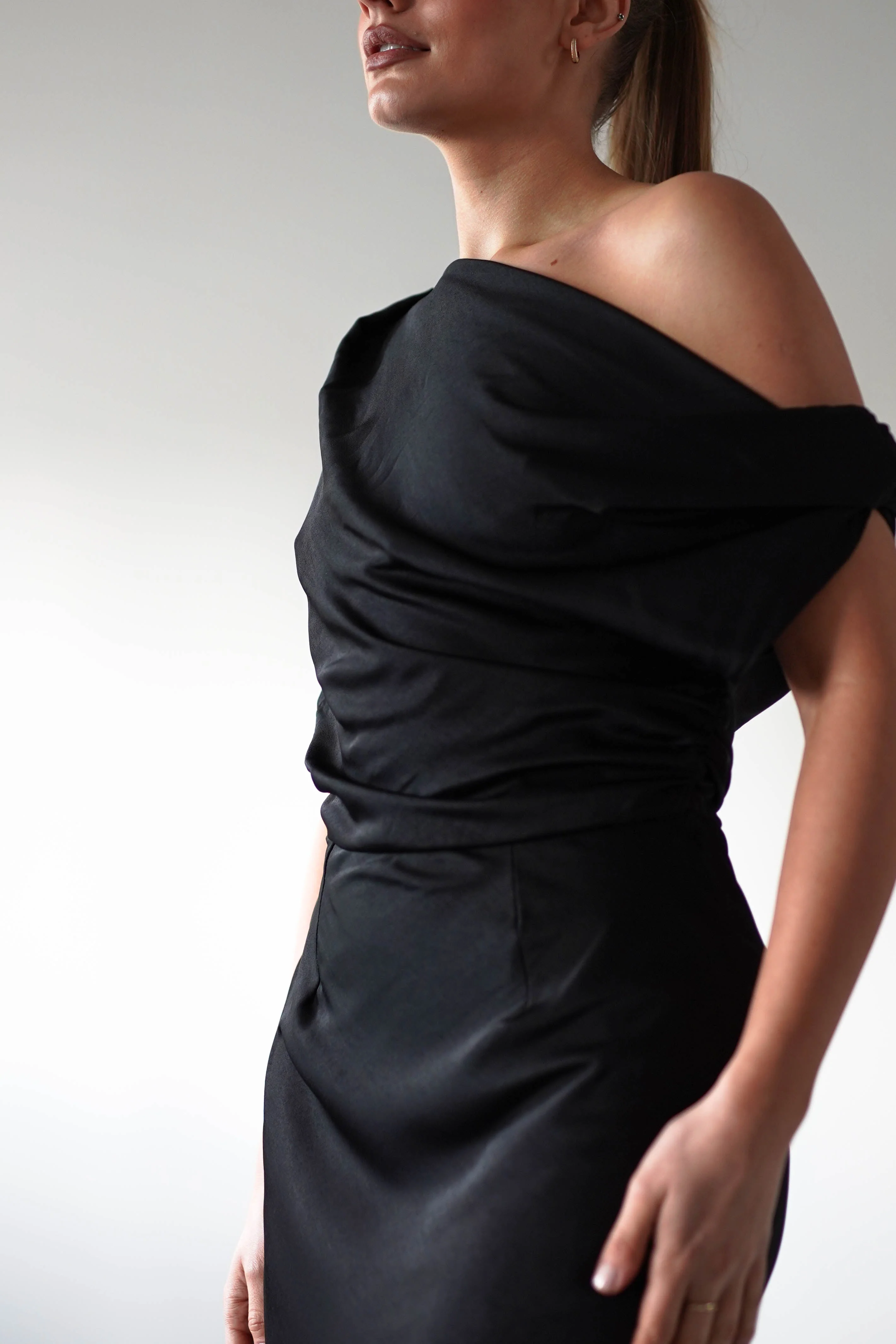 Odelle Soft Off The Shoulder Maxi | Black - Image 3